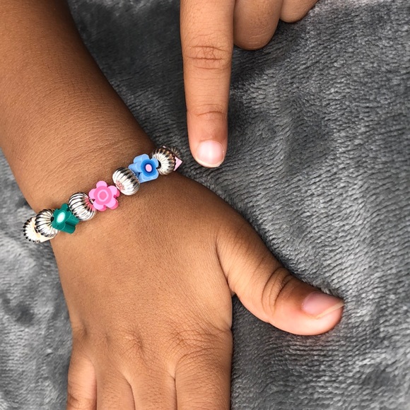 🌹Toddler flower bomb bracelet 🌹 - Picture 3 of 4